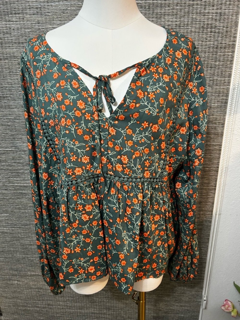 Rusttydustty - Green Floral Tie-Neck Peasant Top